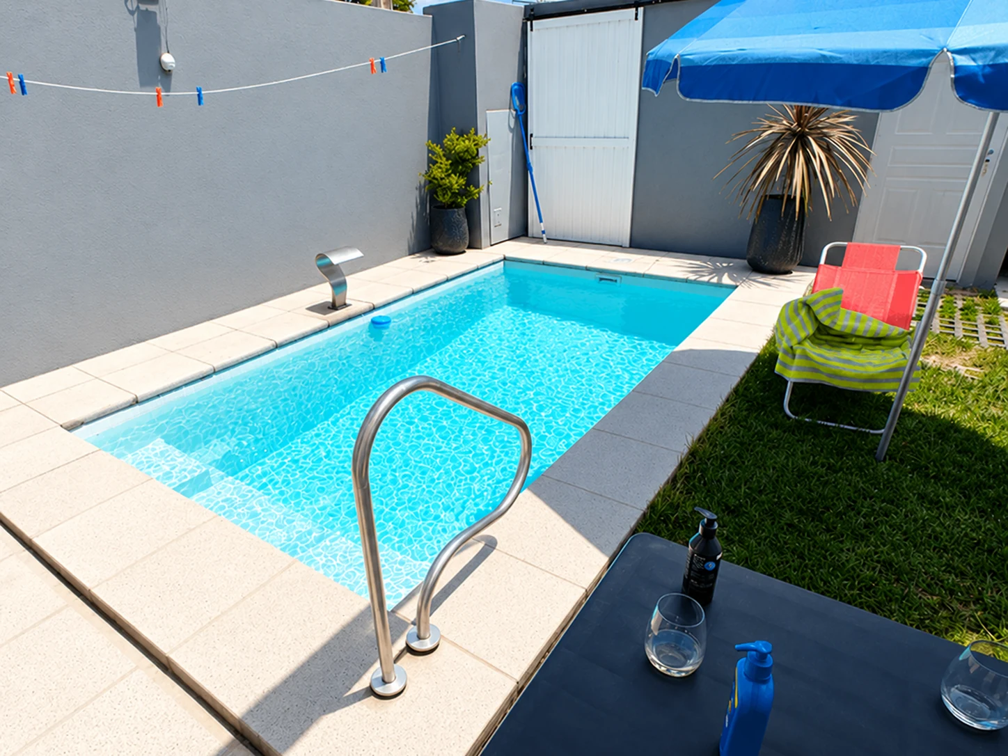 Jardín con pileta privada de Casa Colinas 2 en Punta Mogotes